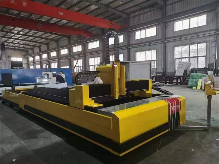 धातु शीट फाइबर लेजर काटने की मशीन खुला प्रकार डबल काम टेबल